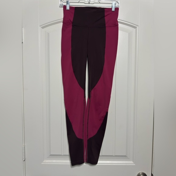 lululemon athletica Pants - Lululemon Wake & Train Tight 28" in
Black Satin / Star Ruby